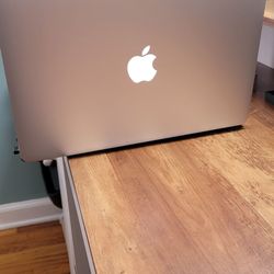 Mac Book Air laptop $200