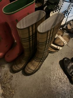 Women’s Burberry Rain Boots - Size 7 $50 only.