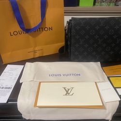Louis Vuitton Messenger Bag