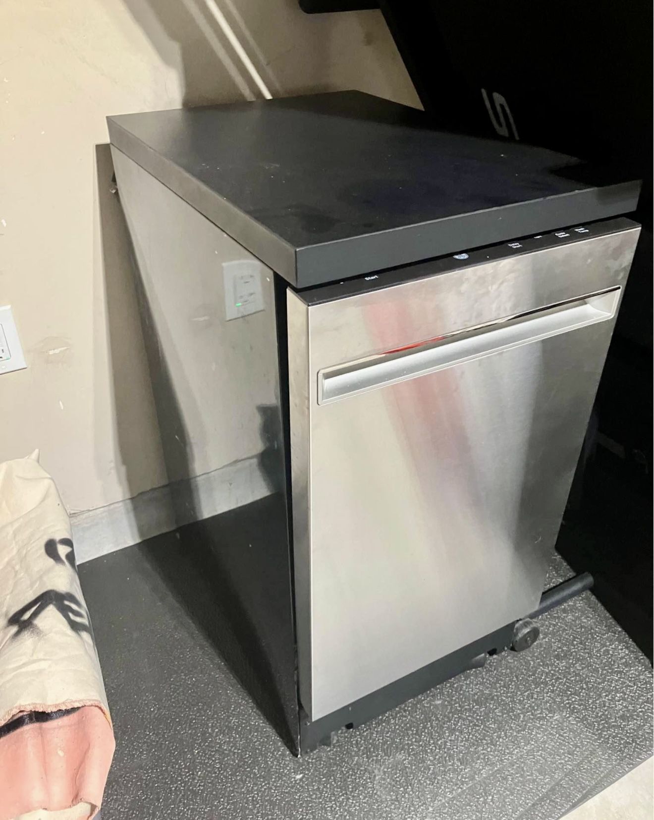 GE 18” Portable Dishwasher – Like New
