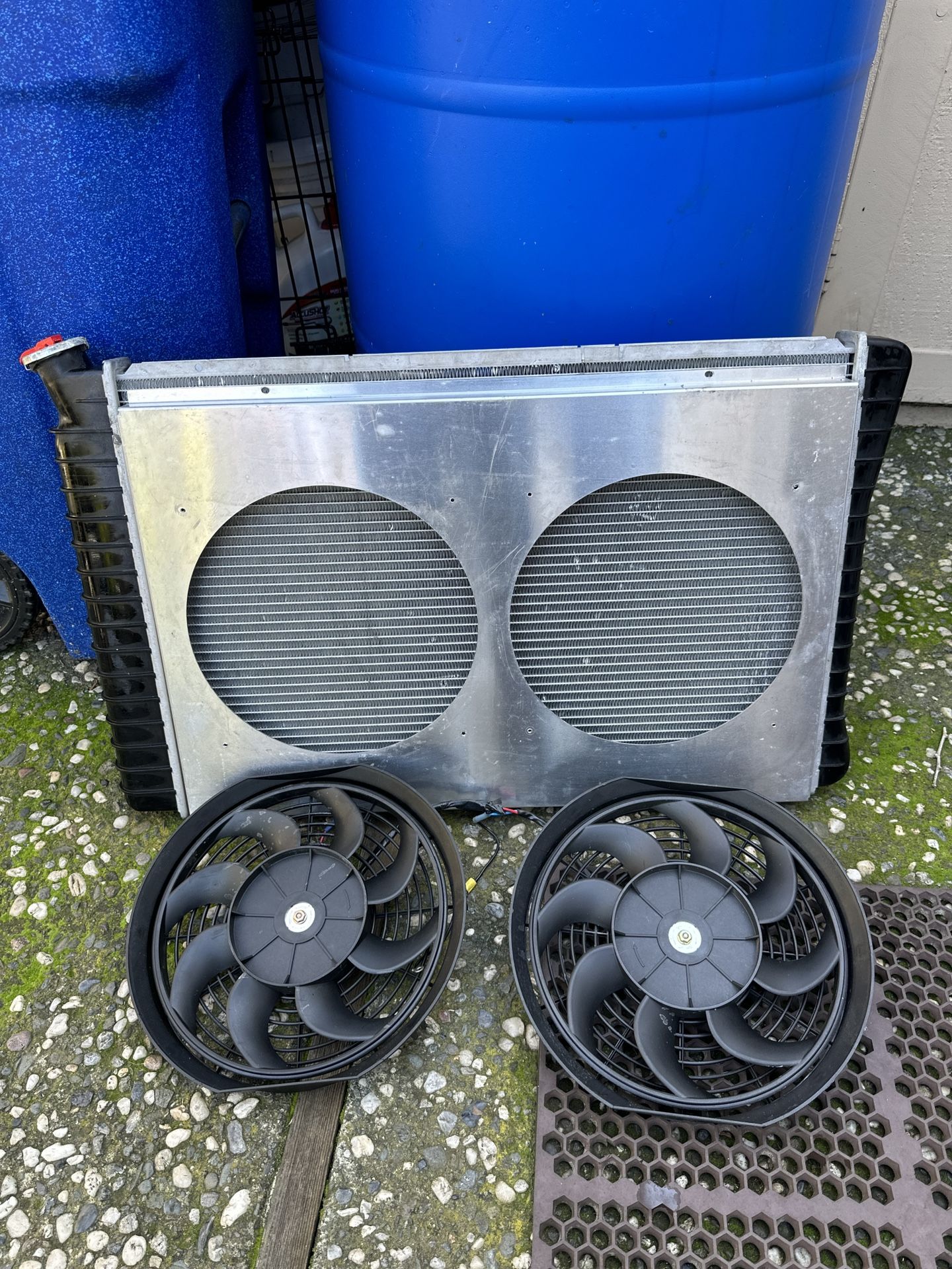 Radiator With Electric Fans