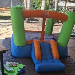 Jumping Playhouse ( Blower Not Included )