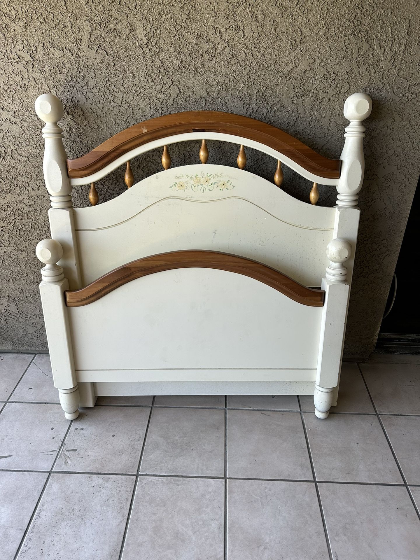 Single bedroom set.