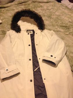Croft & barrow white coat with removable fur hood
