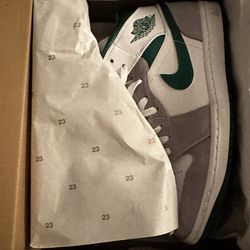 Nike Air Jordan 1 Mid SE White Pine Green Grey Size 9 Clean w/ Box