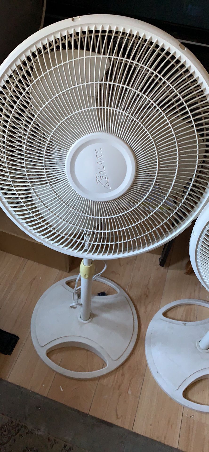 16” oscillating, floor standing fan