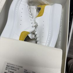 Men's Oversized Sneaker in White/Tan