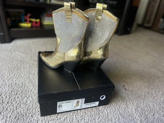 Boots and booties Size 6