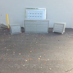 GRAY CINDY CRAWFORD  KING SIZE BEDROOM SET 🛌 