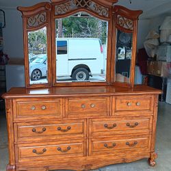 SOLID WOOD DRESSER IN RED OAK