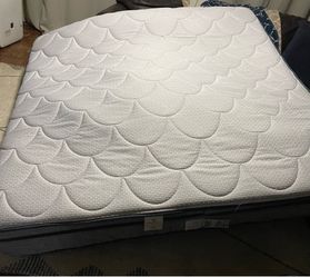 Serta Perfect Sleeper "Charlotte" Plush Euro Top Mattress - King Size