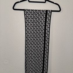 MICHAEL KORS WOMEN SIGNATURE LOGO SARF