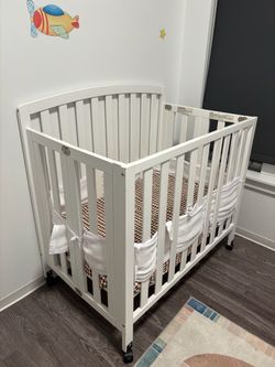 Mini crib
