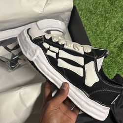 Maison Mihara Skeleton White N Black 