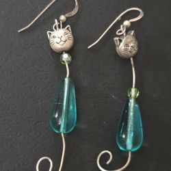 Here Kitty! Adorable silver face kitty earring with Teal Jewel Body and Silver Tail