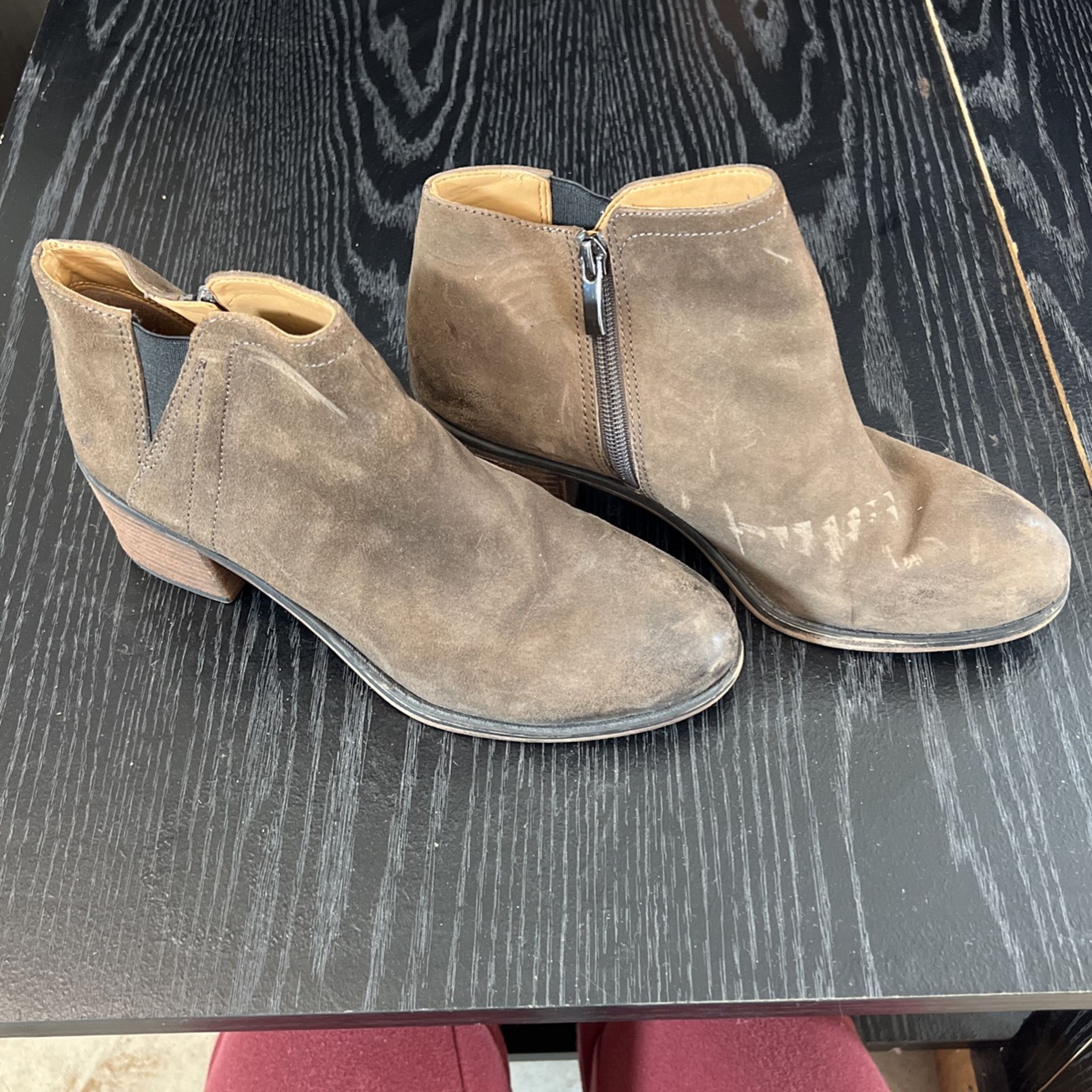 Size 8.5 Franco Sarto Booties