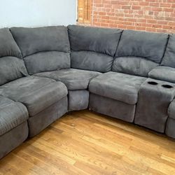 Beautiful Grey Sectional With Recliners 