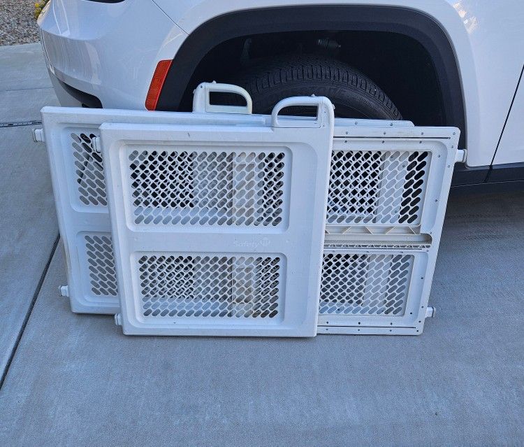 2 Baby Gates
