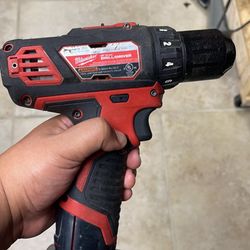 Milwuakee Drill Battery And Charger 