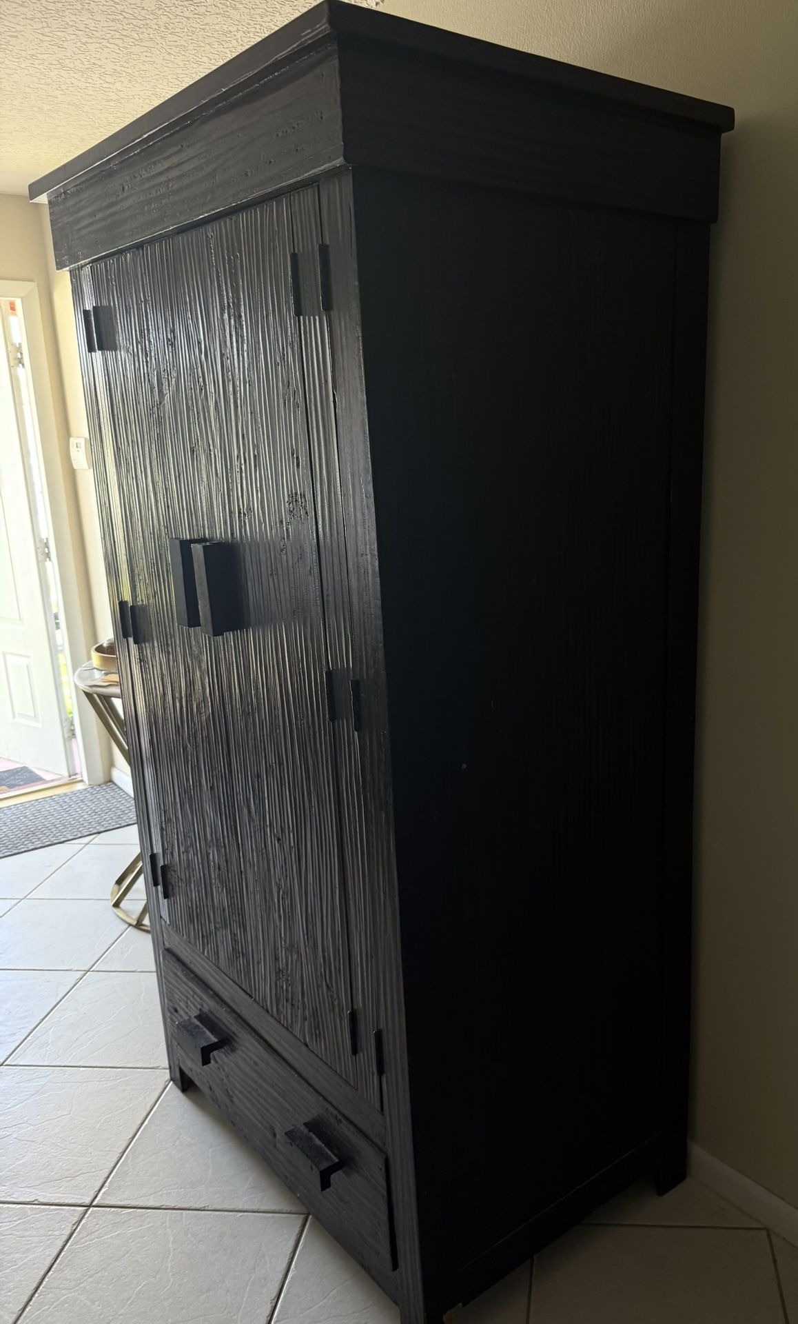 Armoire, Storage