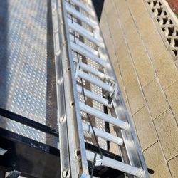 Aluminum Ladder  32' FT  Good Conditions  $$190 Firm Pick Up Flamingo And Pecos Area 