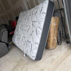 **QUEEN MATTRESS ONLY 50$**