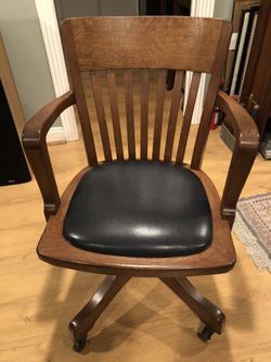 Milwakee Oak Swivel Chair