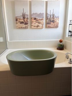 Lalo bathtub