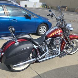 Cvo softail deluxe 2014 inmaculate.