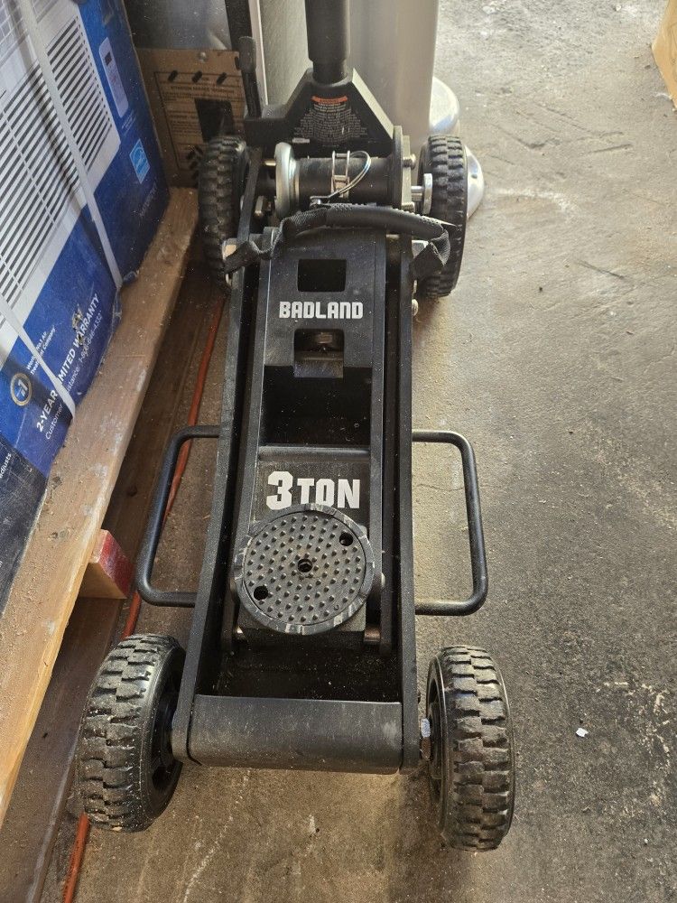 3 Ton Badland Jack Like New