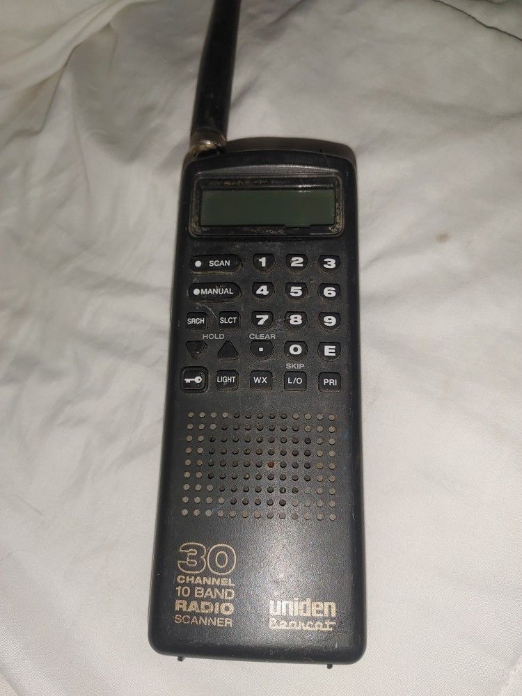 Uniden Bearcat BC60XLT handheld radio scanner