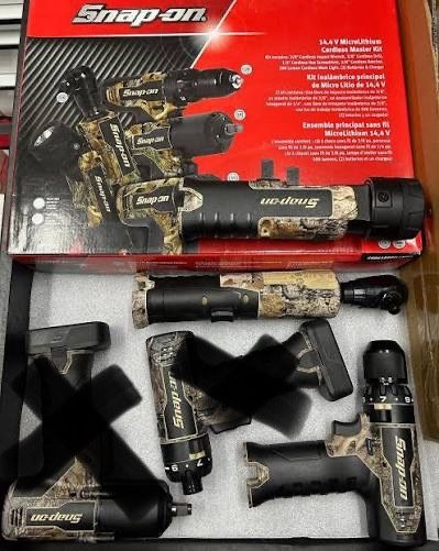 Snap-on camo Light and 3/4 Ratchet 