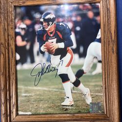 Denver Bronco Legendary QB John Elway Signed & Framed Photo🔥 SEND YOUR BEST OFFER🔥