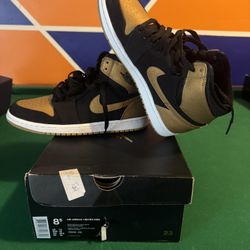 AIR JORDAN 1 RETRO OG SIZE 8.5
