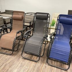 Zero Gravity Chair Patio Folding Lawn Lounge Chairs Outdoor Lounge Gravity Chair Camp Reclining Lounge Chair with Pillows for Poolside Backyard and Be