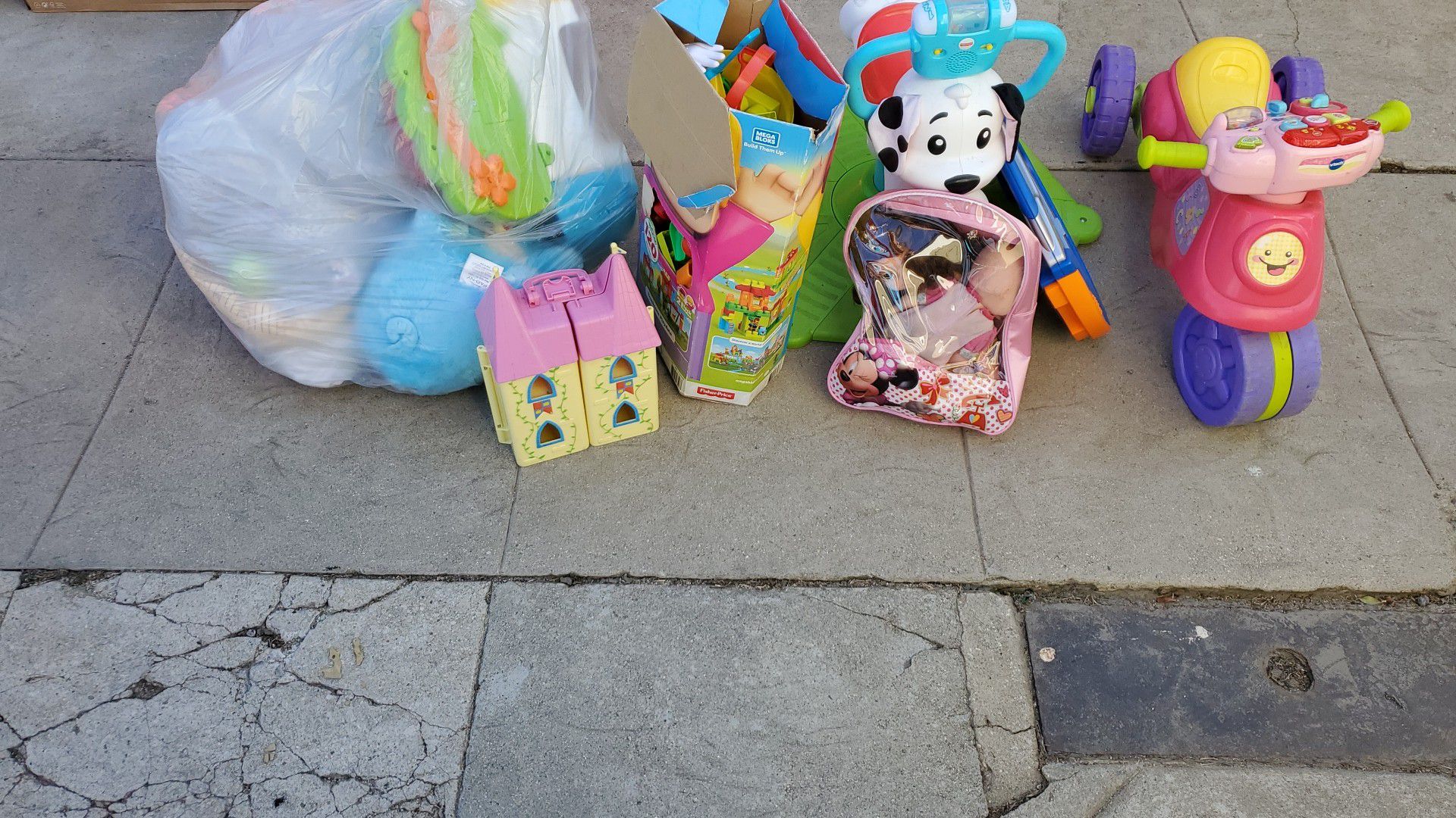 Free kids toys . Mostly girl toys