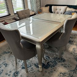 Dinette Table And 4Chairs 