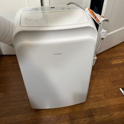 Portable AC Unit Insignia 250sq ft