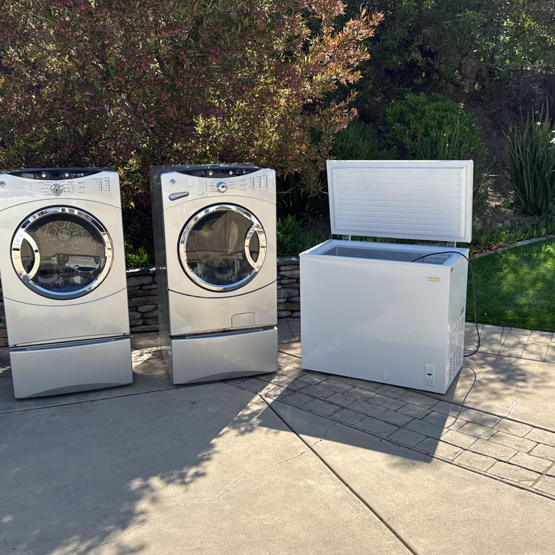 Washer/Dryer & Freezer