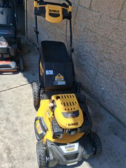 DEWALT
21 in. 196cc E-GOV Engine 3-in-1 Gas RWD Self-Propelled Lawn Mower with High Rear Wheels