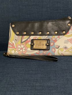 Nicole Wrist Hang Bag