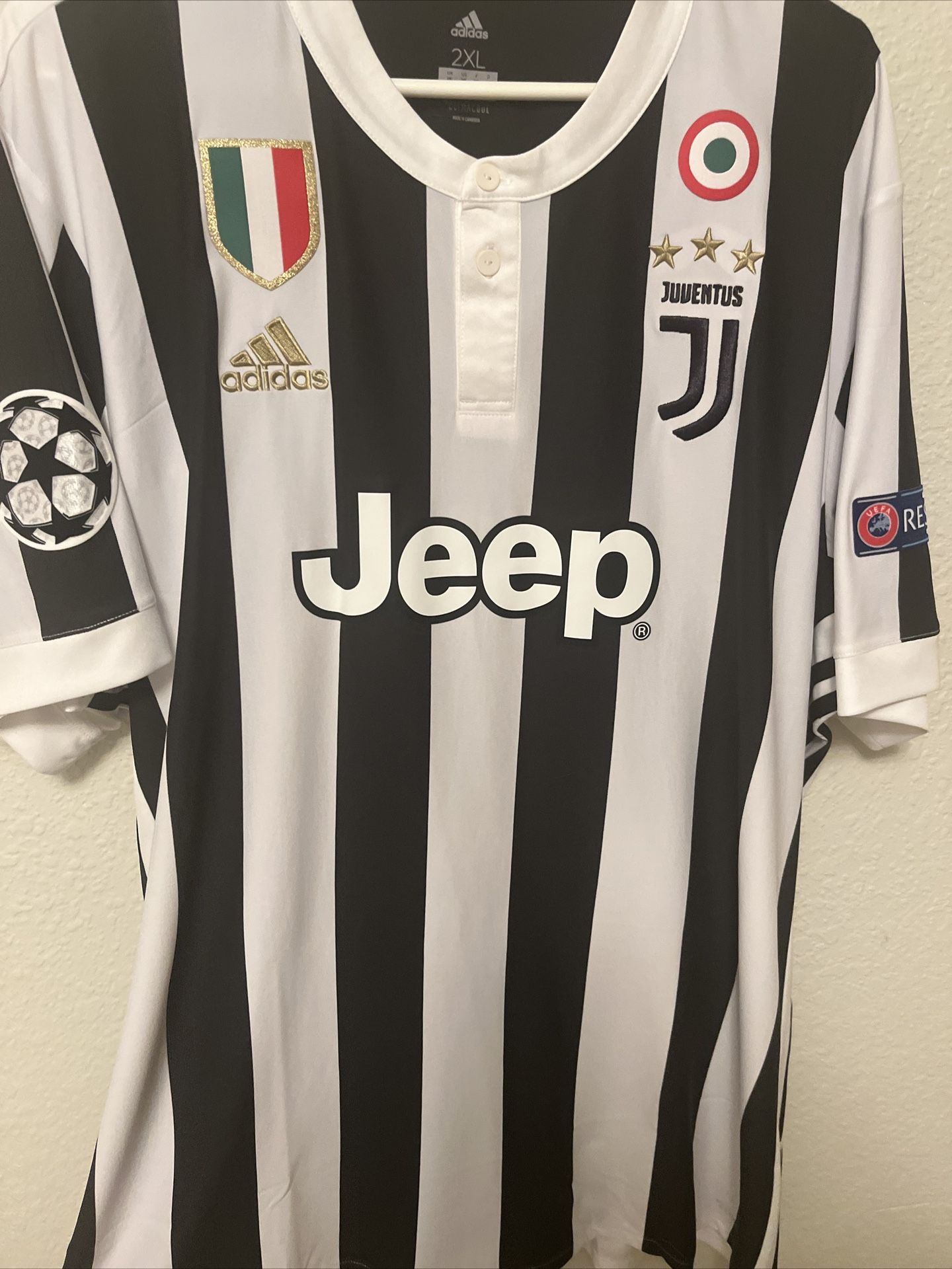 Juventus Soccer Jersey 2XL.