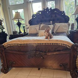 Tracy Has! A Queen Size Bedroom Set!