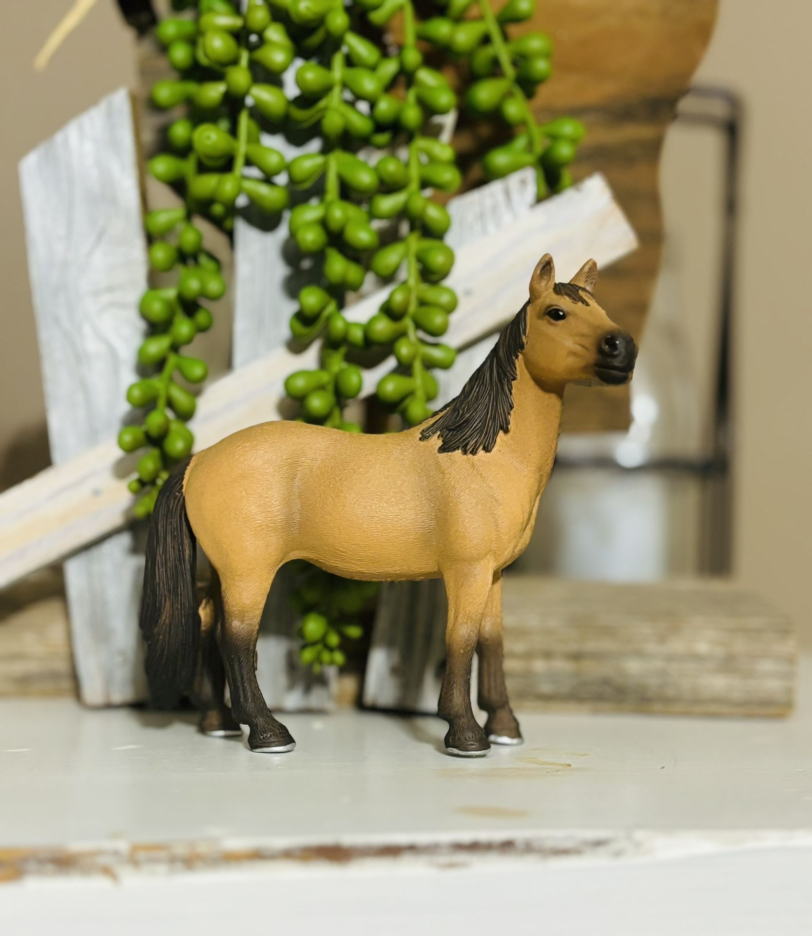 Beautiful RETIRED 2015 Mustang Mare Schleich