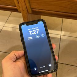 iPhone 11 - 256GB (read Description)