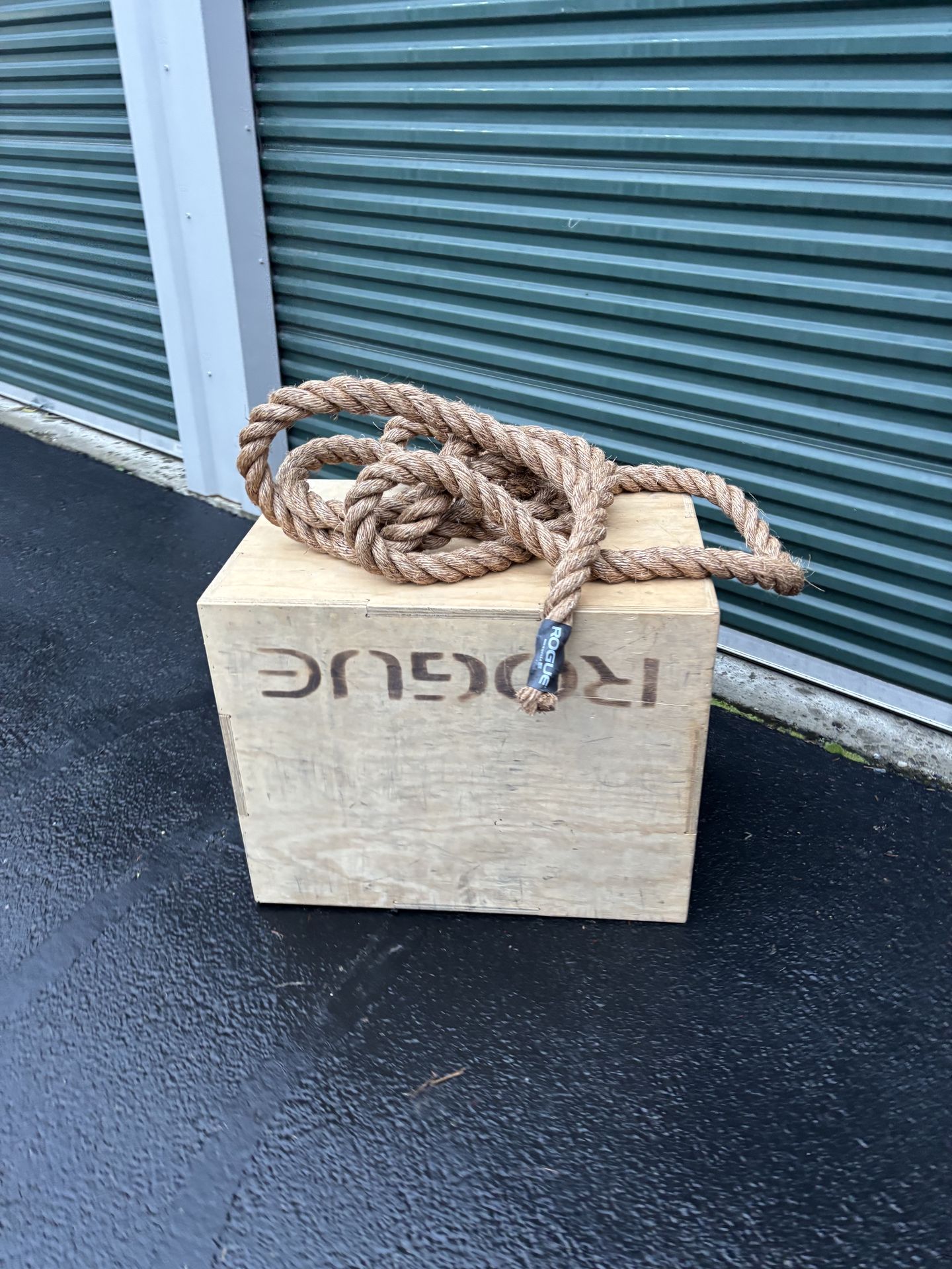 King Rope Box Rogue Plyo box and CLIMBING ROPE for Sale in Auburn, WA - OfferUp