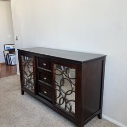 Nice Buffet W/ Wine Rack!🍷 