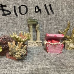 🟢AVAILABLE 🟢 Lot Of Fish Tank Decorations