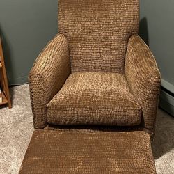 High-Quality Sam Moore Chair & Ottoman – Down-Filled Cushions - Premium Comfort - Excellent Condition