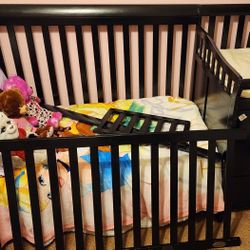 4 In 1 Adjustable Crib With Matress $200